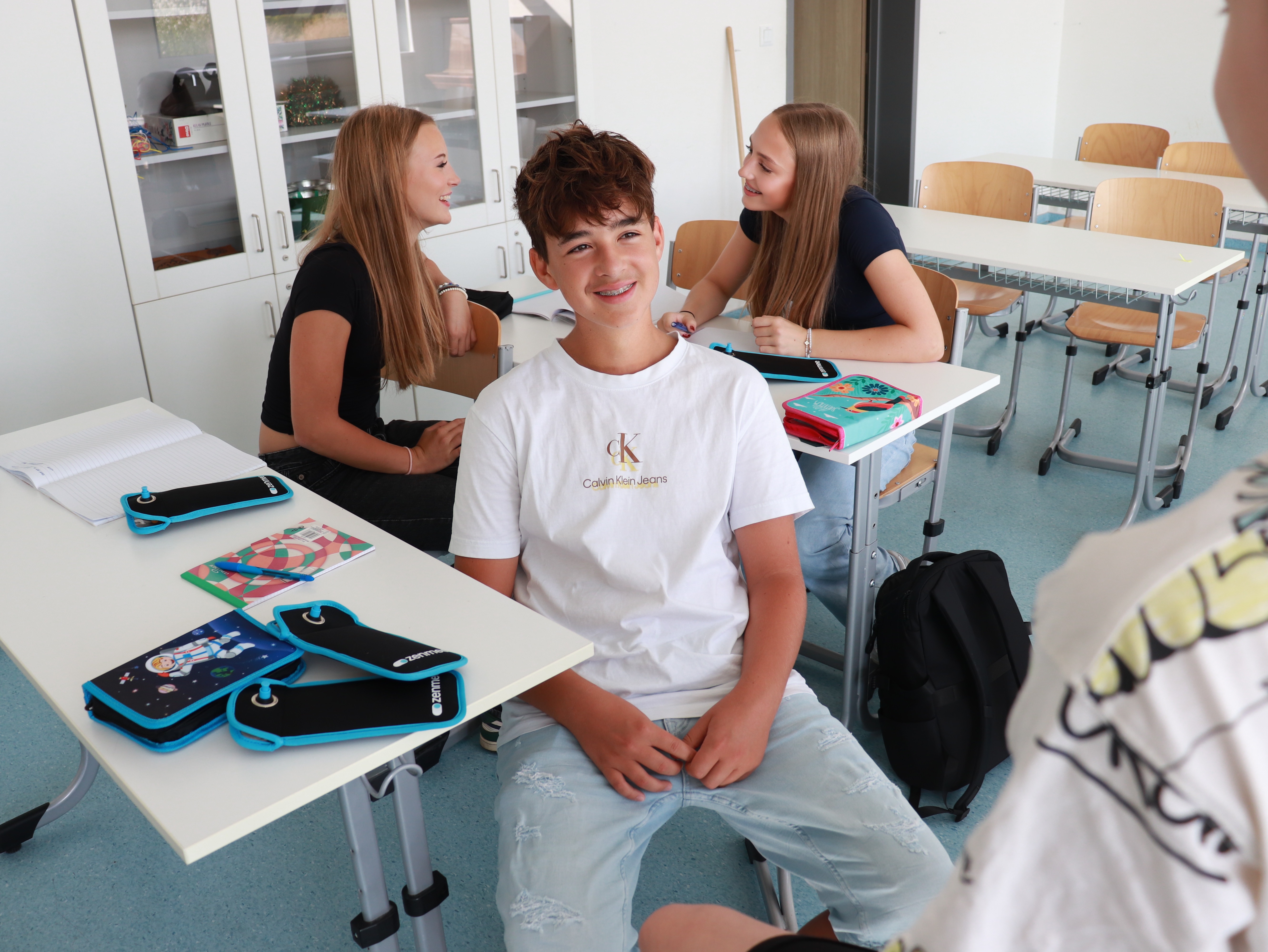 Zenmee pouch and base station